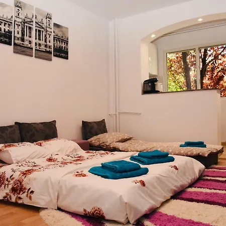 Meteor Apartment *